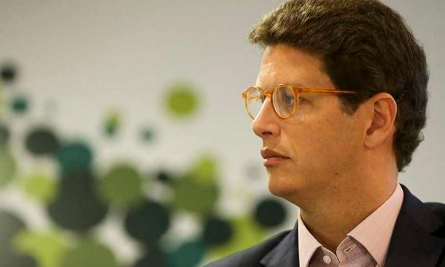 Salles exonera chefia do Ibama no AM