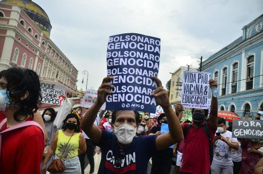 Protestos anti-Bolsonaro marcam tarde de sábado no Centro de Manaus