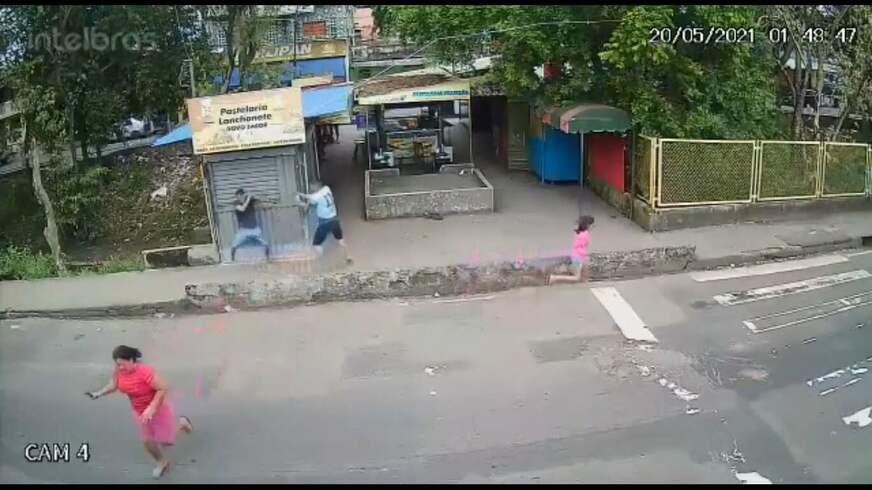 Câmera flagra tentativa de homicídio no bairro Coroado