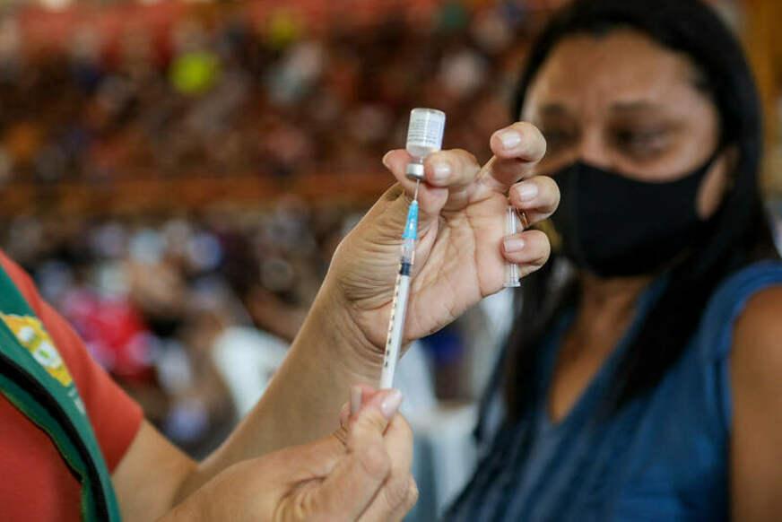 Juíza determina mudança em 2ª dose da Pfizer e suspende envio do imunizante a Parintins