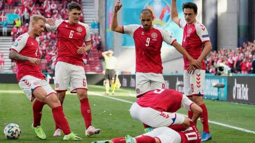 Jogador da Dinamarca sofre mal súbito em campo, e jogo com Finlândia é suspenso