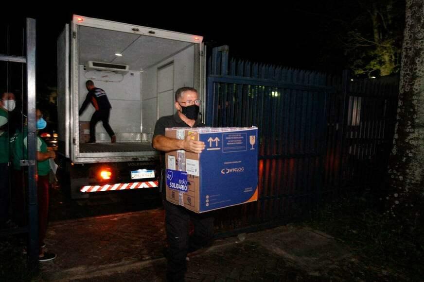 Amazonas recebe lote com 35.100 doses de vacinas contra Covid-19