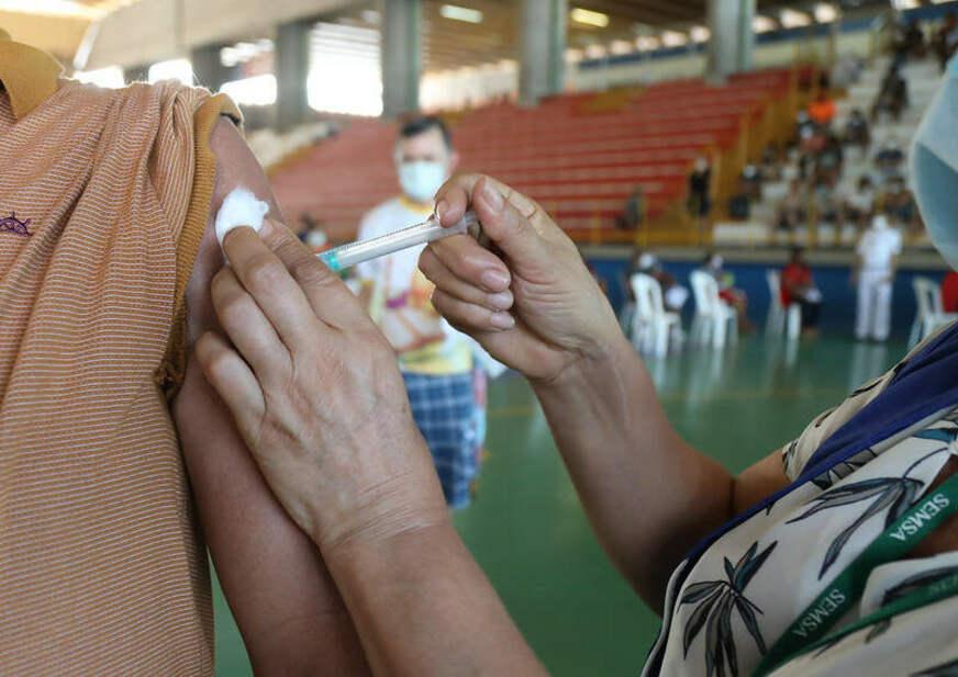 Manaus inicia neste sábado vacinação de trabalhadores do transporte coletivo e caminhoneiros