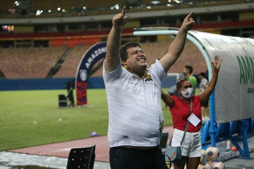 ‘Respirando saúde’, diz Fernando Lage sobre JC