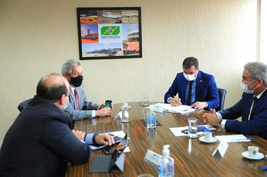 Wilson Lima anuncia parceria com a Infraero para modernização dos aeródromos no interior