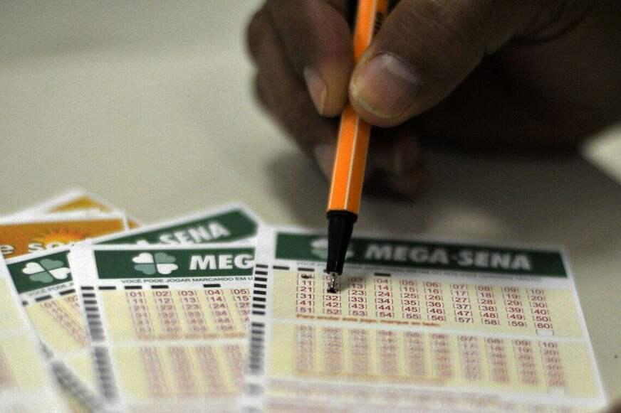 Acumulada, Mega-Sena pode pagar R$ 75 milhões em sorteio neste sábado