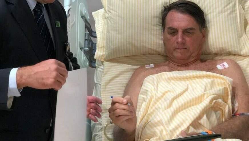 Médicos apontam obstrução intestinal, e Bolsonaro será transferido para SP