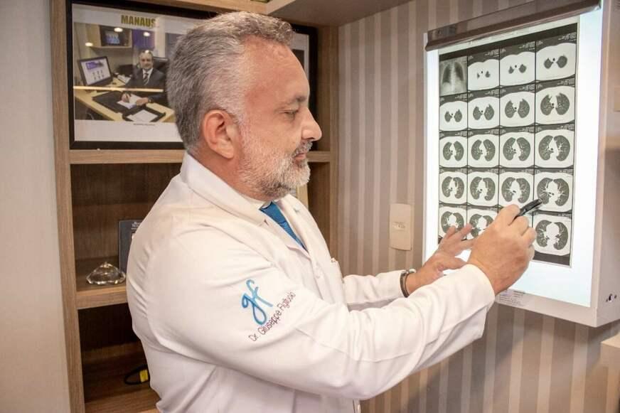 ‘A questão do preconceito e da invulnerabilidade masculina tem que ser quebrada’, afirma urologista