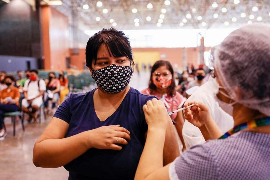 Prefeitura de Manaus reduz em 12 dias intervalo entre doses de Pfizer e Astrazeneca