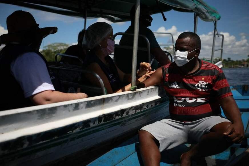 Dia de mutirão de vacinação em Iranduba tem drive-thru fluvial