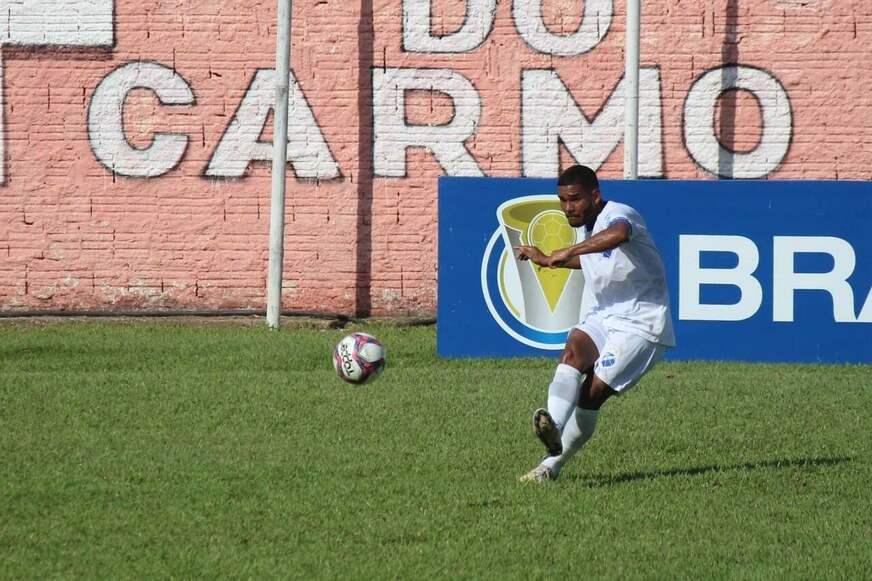 Penarol volta aos treinos com clima descontraído