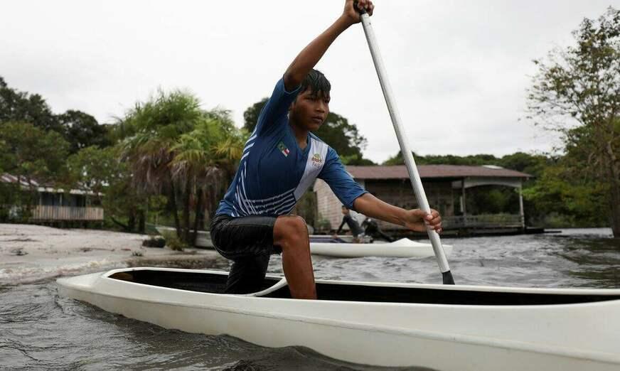 Ouro de Isaquias Queiroz na Olimpíada inspira crianças da Amazônia