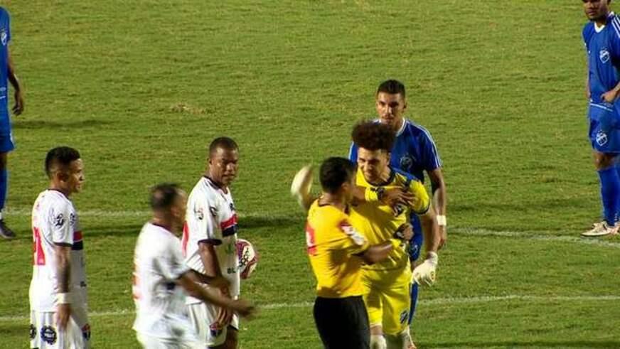Velocidade de imagem muda sentença e goleiro do Penarol está perto de voltar ao campo