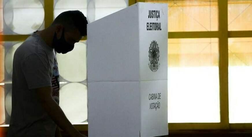 Comissão especial se reúne para discutir parecer sobre voto impresso