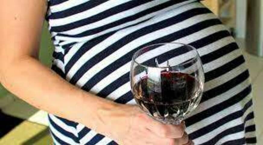 Sociedade médica alerta para o risco de consumo de álcool na gravidez