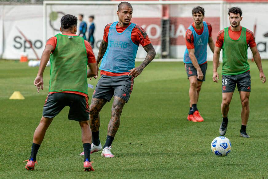 Flamengo eleva carga e intensidade de treinos. Kenedy ‘pega mais pesado’