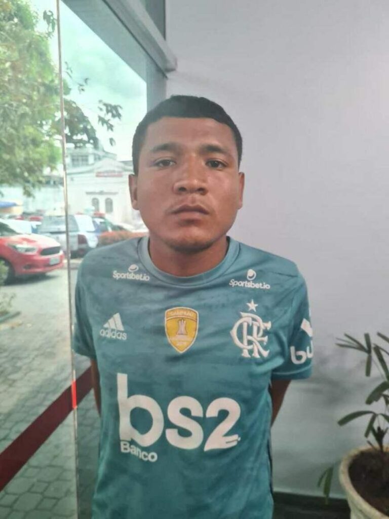 Jovem de 19 anos é preso em flagrante com armas e drogas na Zona Sul