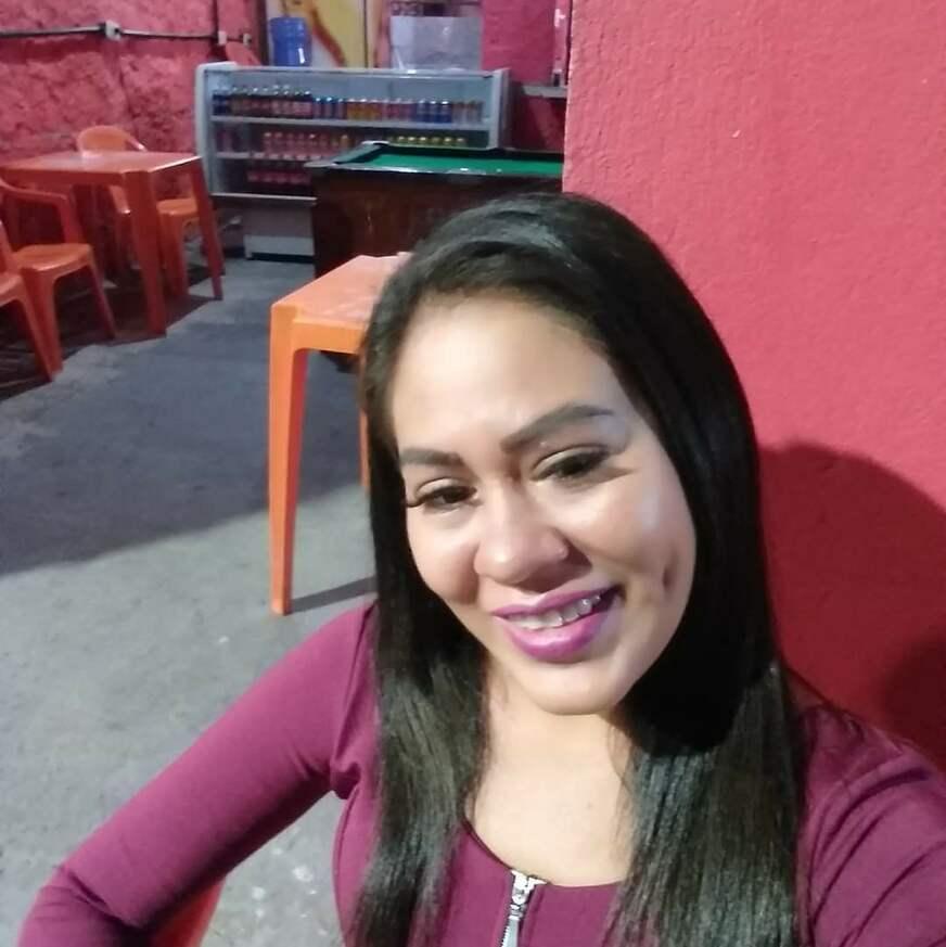 Mulher é assassinada a facadas e cliente é suspeito de ser autor do crime