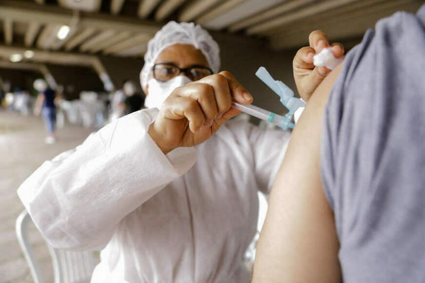 Profissionais de saúde de todas as idades já podem tomar a 3ª dose da vacina contra Covid-19