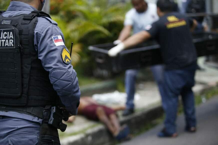 Homem é assassinado com sete tiros, no bairro São Raimundo, em Manaus
