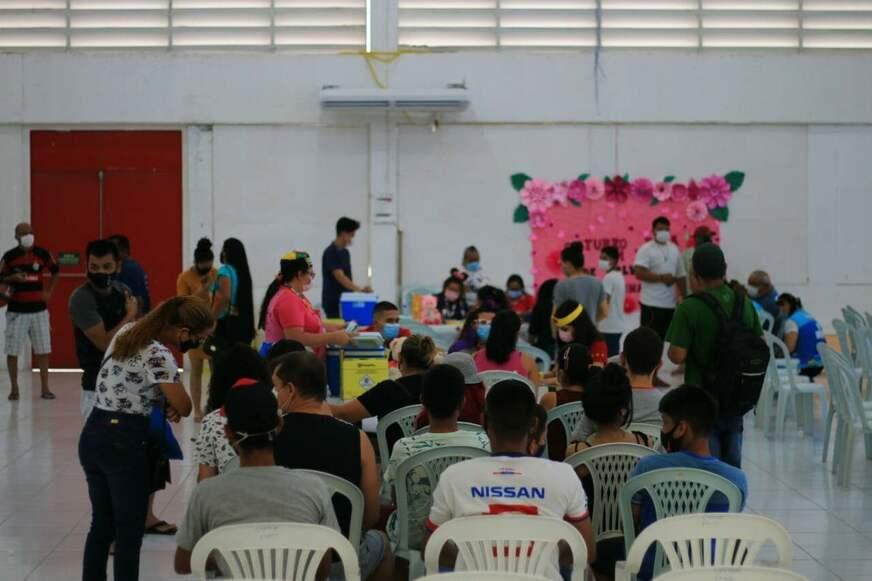 Adolescentes começam a tomar a segunda dose contra a Covid-19