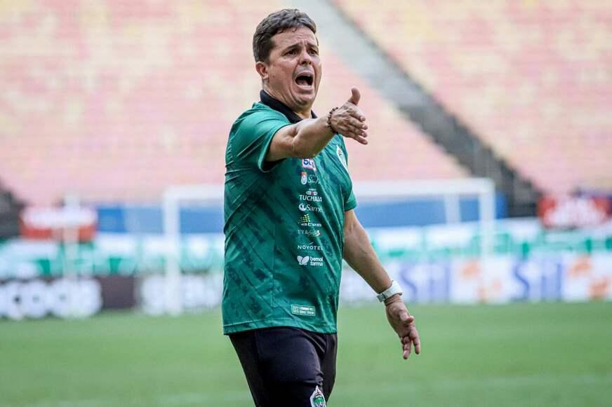 Após empate, Piza elogia espírito competitivo do grupo e afirma: ‘Soubemos sofrer’