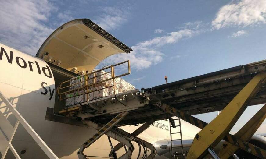 Pfizer completa 100 milhões de doses entregues neste domingo