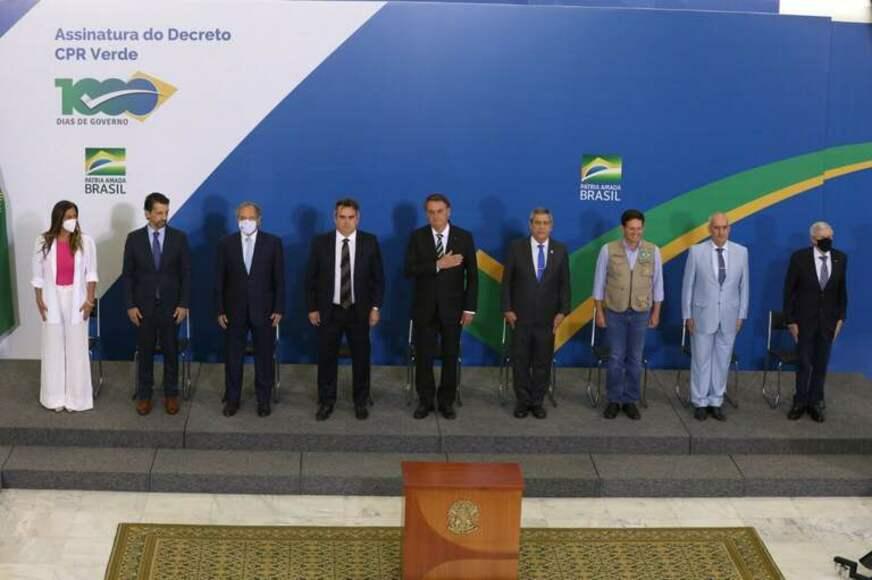 Bolsonaro assina decreto que cria Cédula de Produto Rural Verde