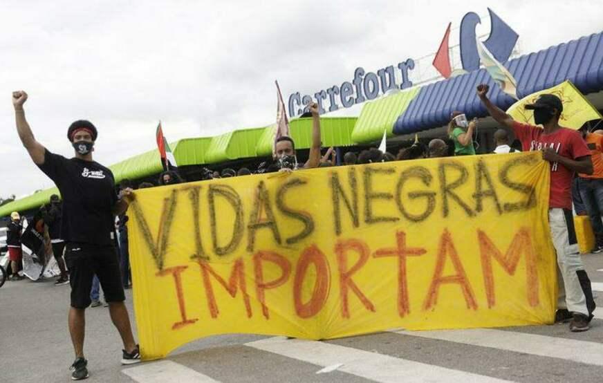 Senado aprova texto que tipifica injúria racial como racismo
