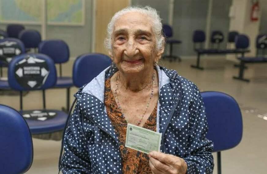 Eleitora de 115 anos regulariza seu título no Amazonas