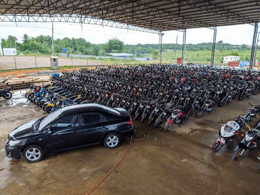 Mais de 500 veículos são leiloados pelo Detran-AM