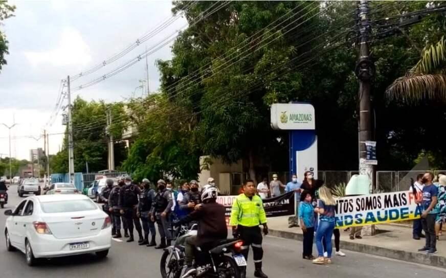 Protesto de servidores da saúde do Amazonas pede reajuste salarial de 24%