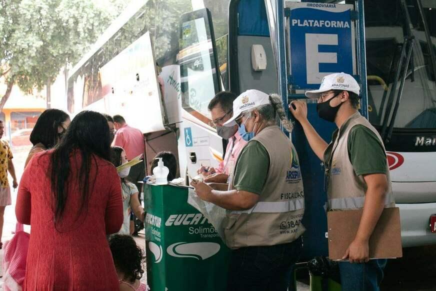 Álcool em gel agora é obrigatório dentro de veículos do transporte intermunicipal