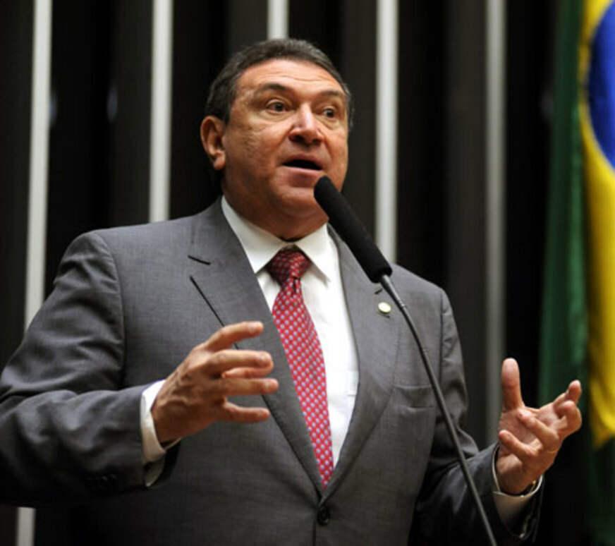 Deputado do AM é contra PEC 32