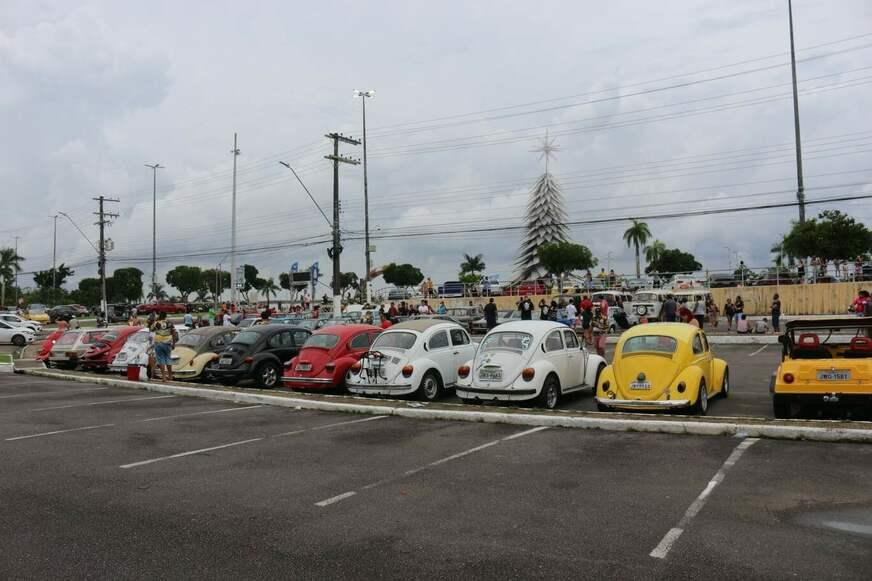 Encontro de Fuscas e Carros Antigos acontece na Ponta Negra