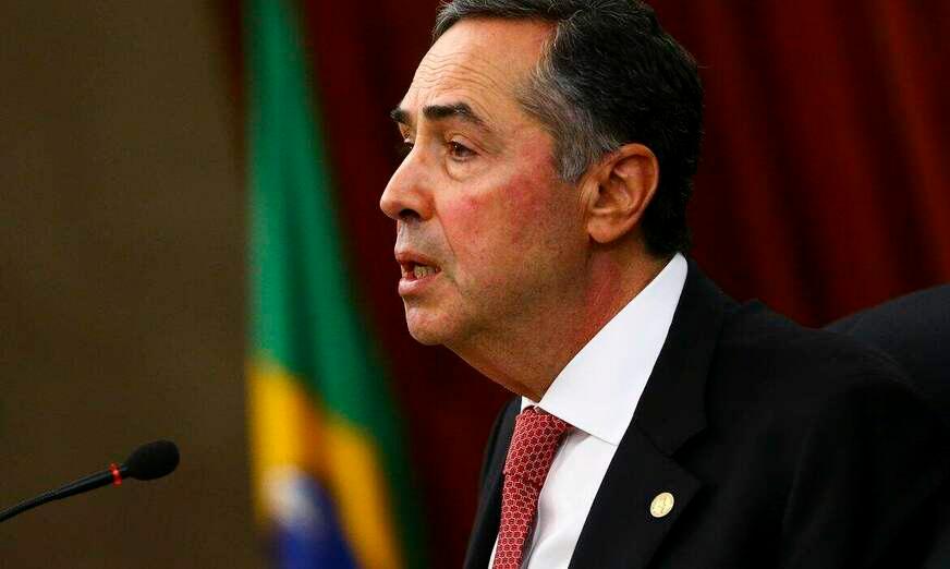 Ministro do STF pede manifestação do governo sobre passaporte da vacina