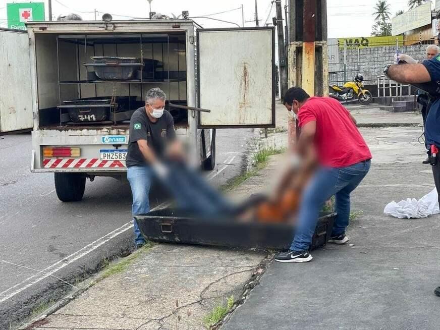 Homem morre ao ser atropelado na avenida Max Teixeira