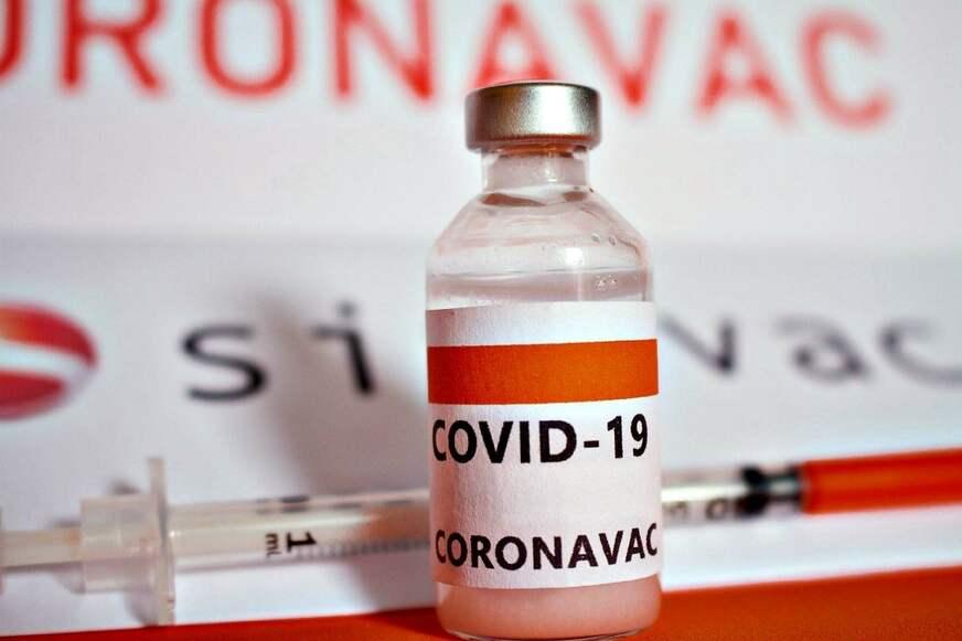 Butantan: Duas doses da Coronavac neutralizam a variante Ômicron