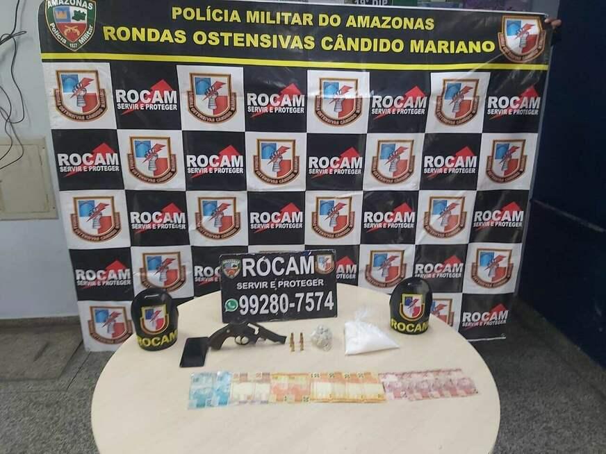 Jovem é preso com drogas e arma no bairro Santo Antônio