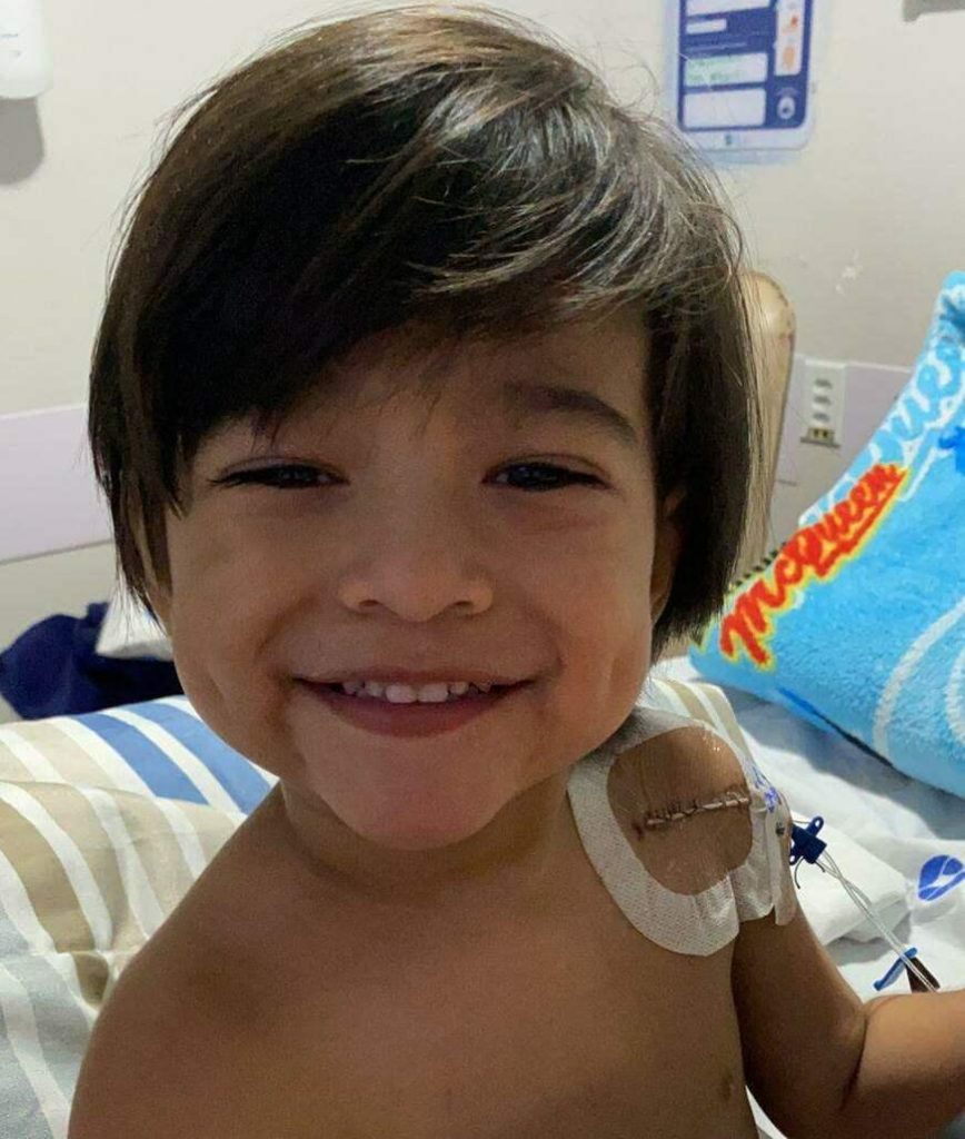 Criança de 3 anos consegue doadores de sangue e deixa UTI