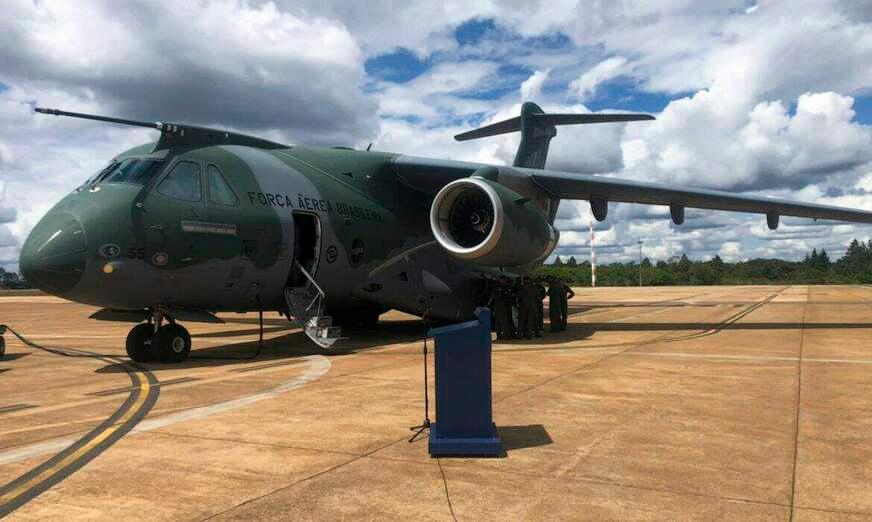 Avião da FAB que resgatará brasileiros parte para a Polônia