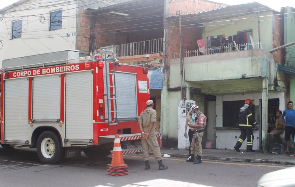 Parte de casa pega fogo na Compensa
