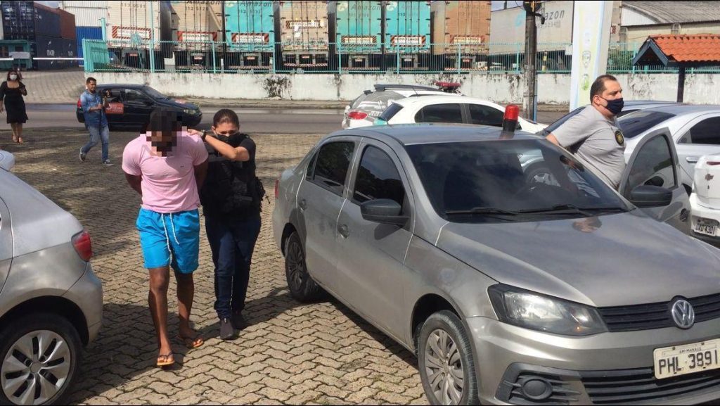 Homem é preso por descumprir medida protetiva e golpear ex-mulher com faca