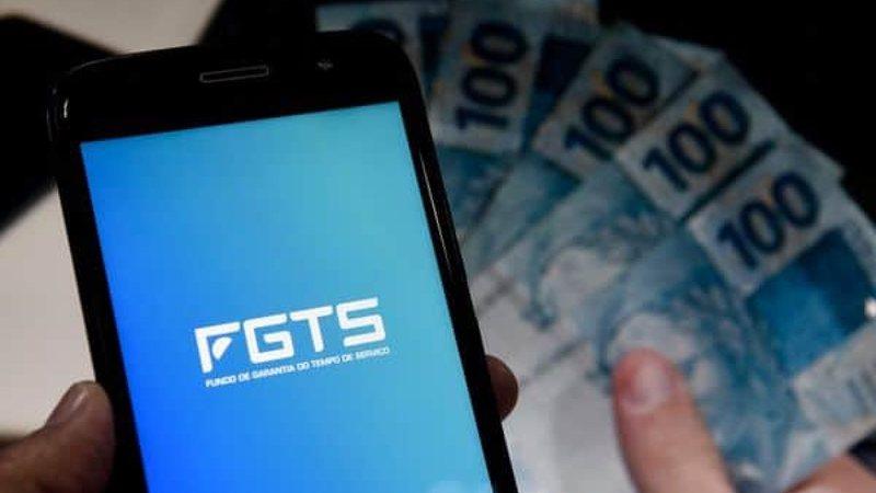 Pagamento de 13º do INSS é antecipado e Caixa libera saque de até R$ 1 mil do FGTS