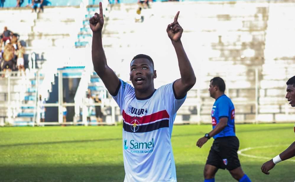 Fast reverte desvantagem e avança à semifinal do Barezão