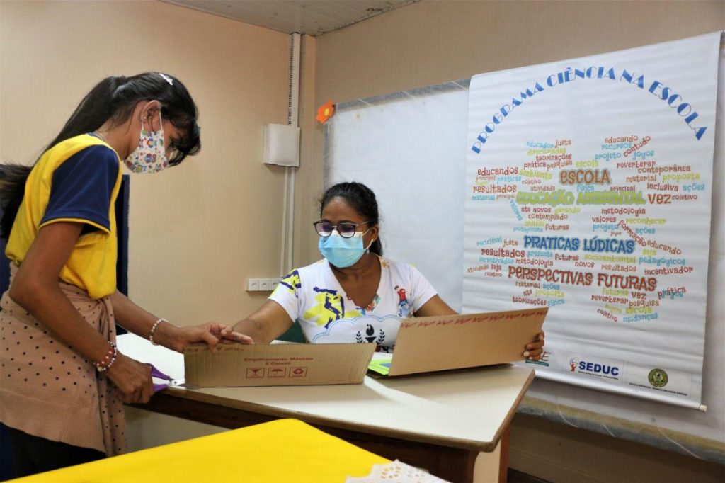 Professora de Manaus é semifinalista do Prêmio Professor Transformador