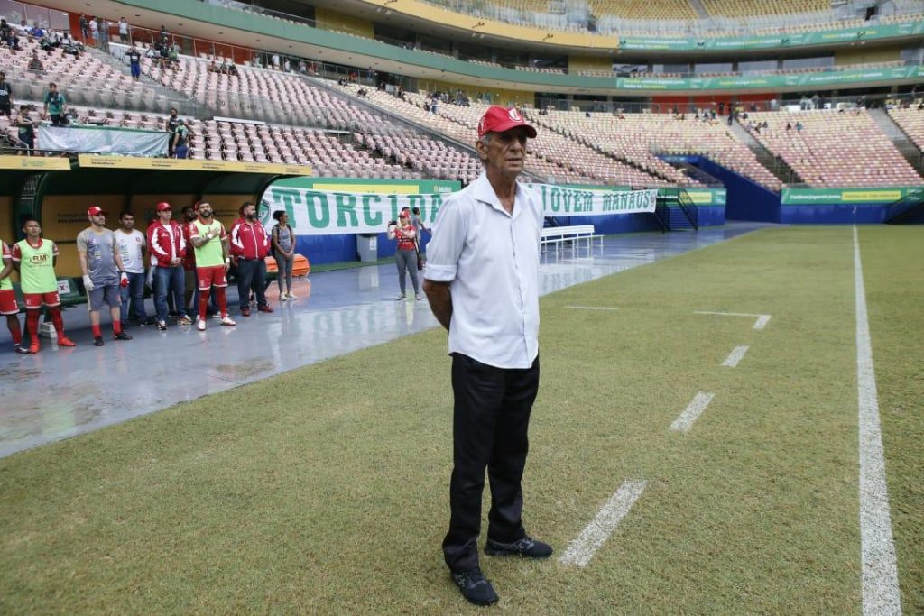 Aderbal Lana fala de improvisos e espera recuperar jogadores para sábado