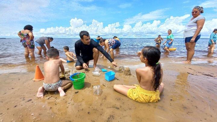 Prefeitura de Manaus promove passeio com crianças autistas na Ponta Negra