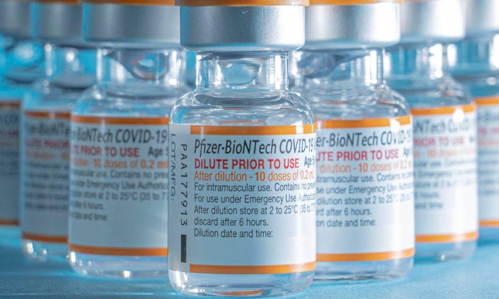 Reforço com Pfizer aumenta proteção em quem recebeu doses da CoronaVac