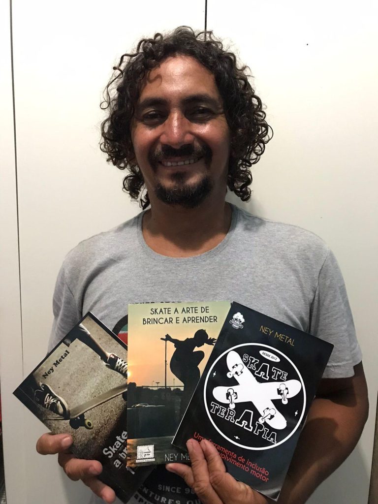 Ney Metal apresenta obra que demonstra como o skate pode ser utilizado como forma de inclusão